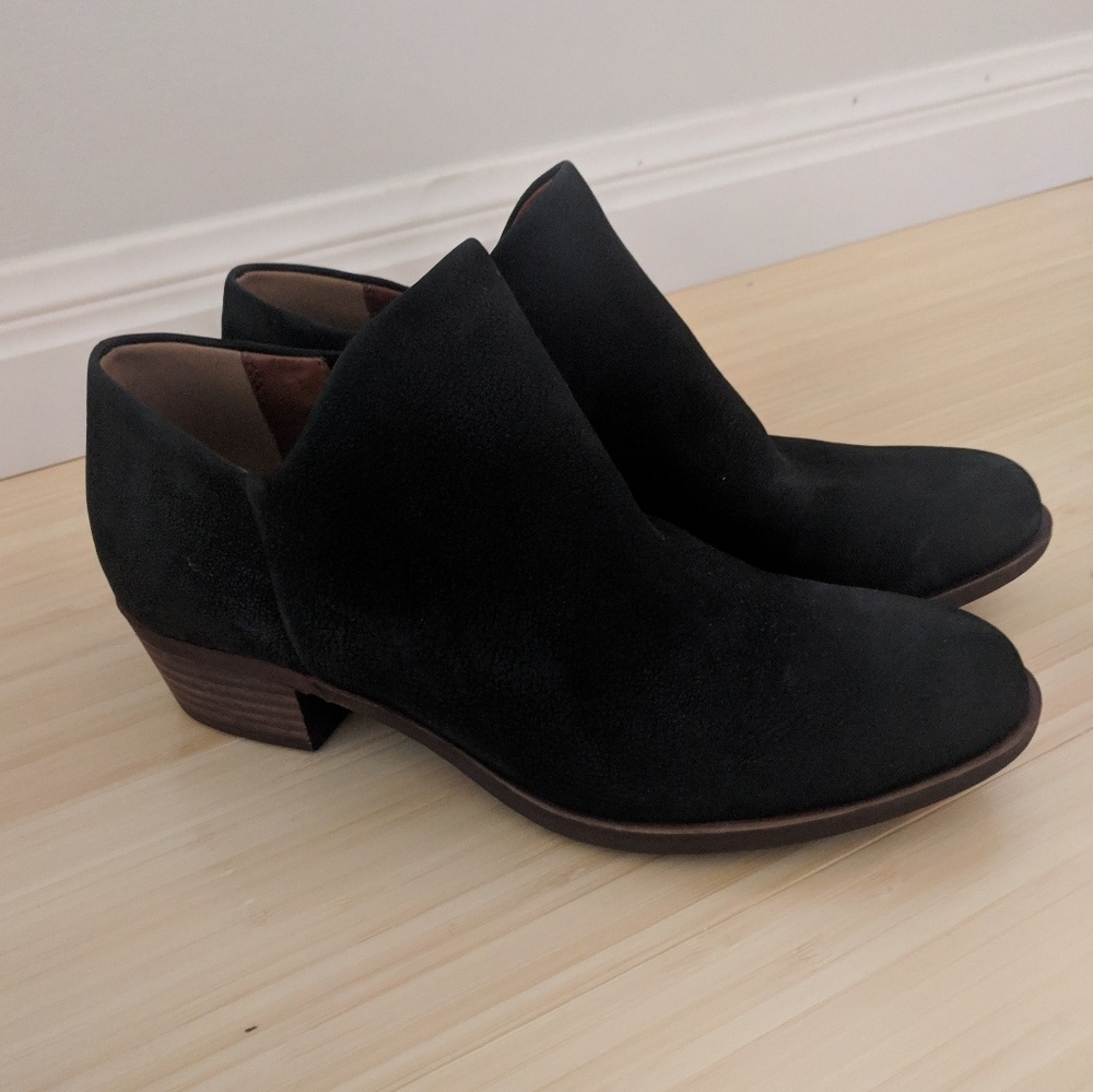 NWOB Black Lucky Suede booties 8